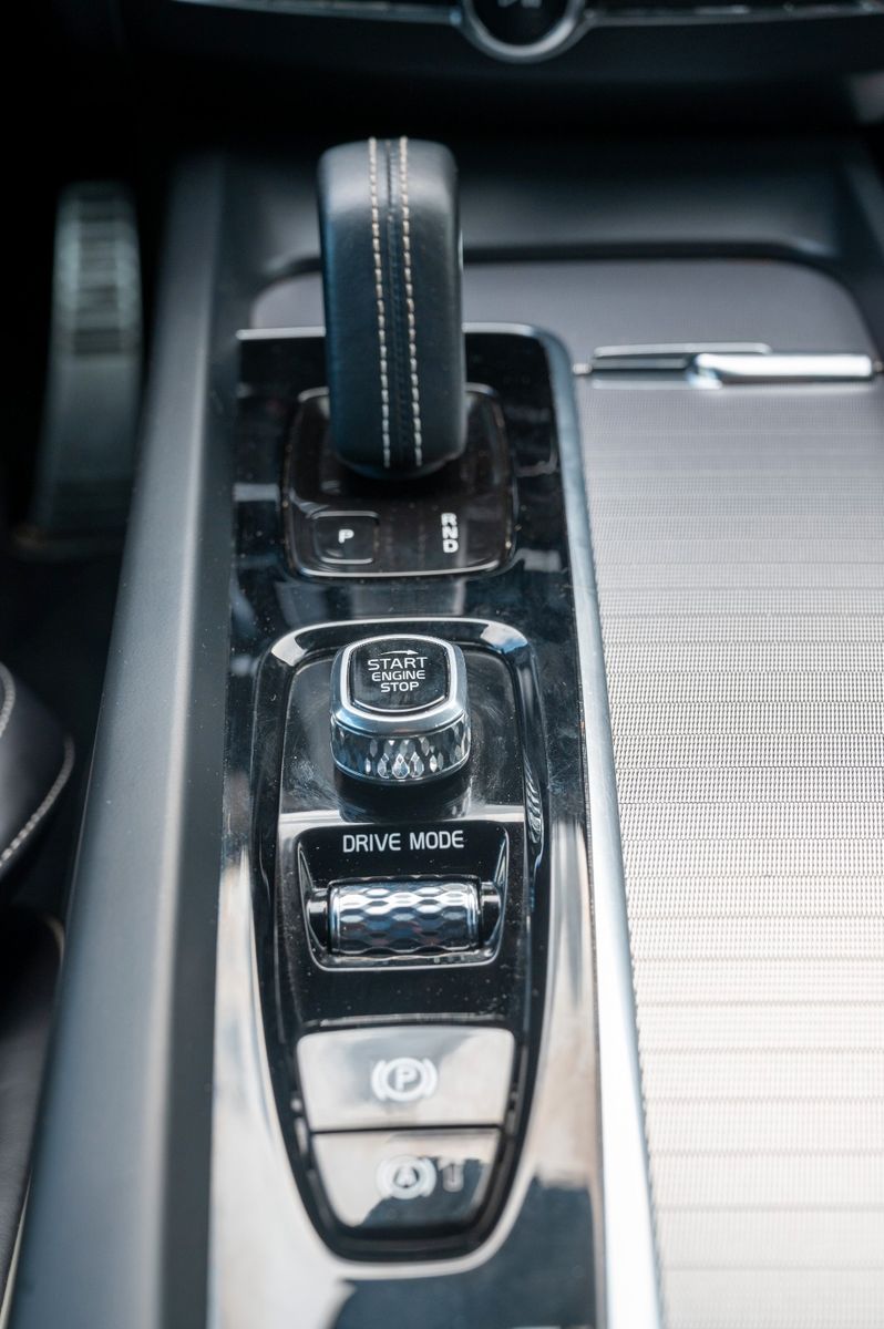 Volvo  R-Design T8 Recharge Plug-In Hybrid AWD